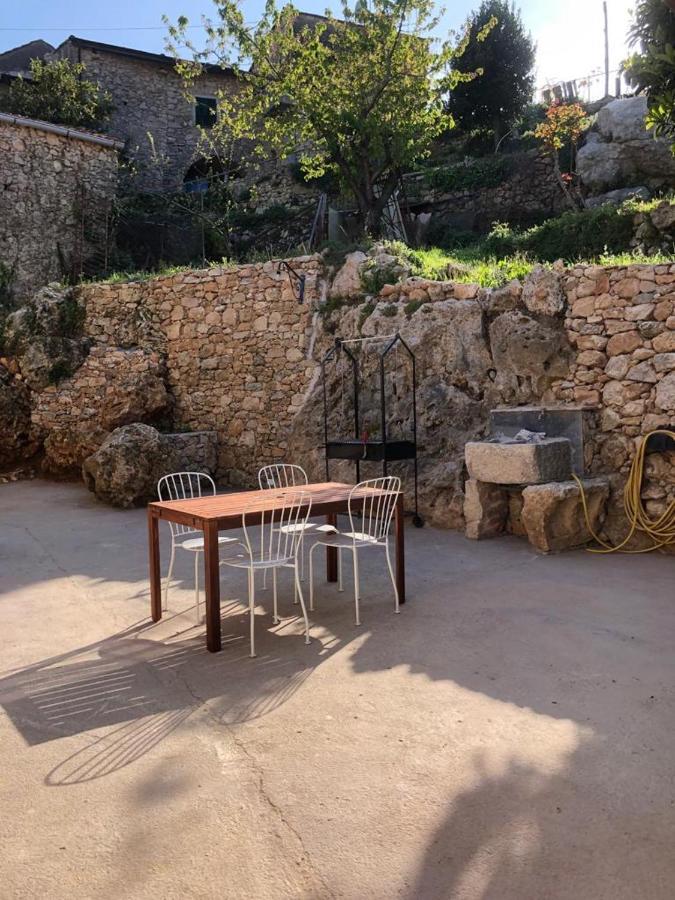 Ca Di Pippo "Tasso" Appartamento Ristrutturato オルコ・フェリーノ エクステリア 写真
